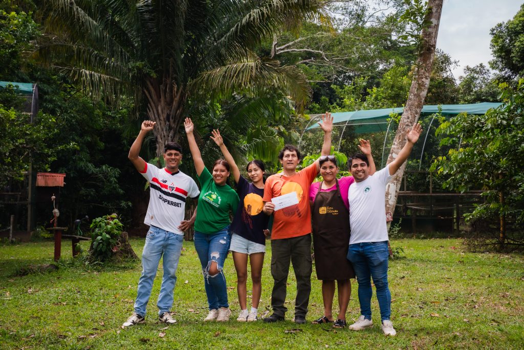  One of the winning projects in Madre de Dios is “The Chestnut Route: a sustainable economic alternative that makes conservation profitable by revaluing the chestnut culture and its protagonists (the chestnut growers of the Tambopata National Reserve and Bahuaja Sonene Park)” by Shiwi. 