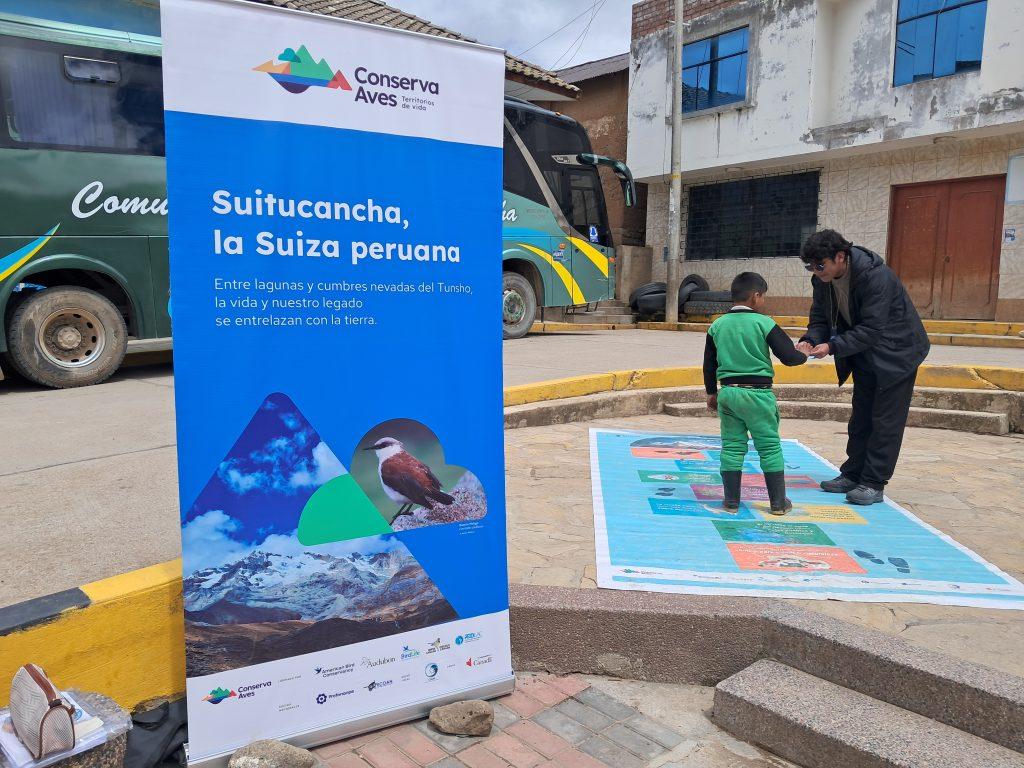 Students from Suitucancha during a learning day about the “Huaca Pishjo”