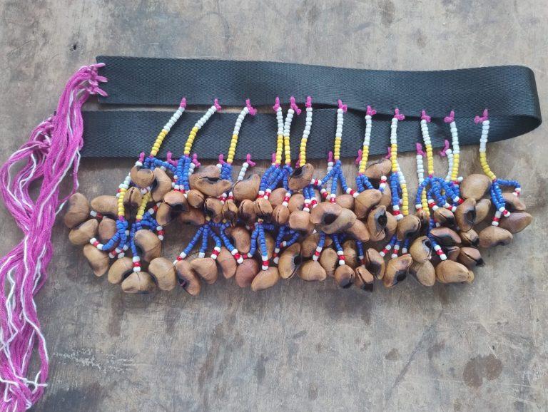 Handicrafts made by women from the Candungos Native Community